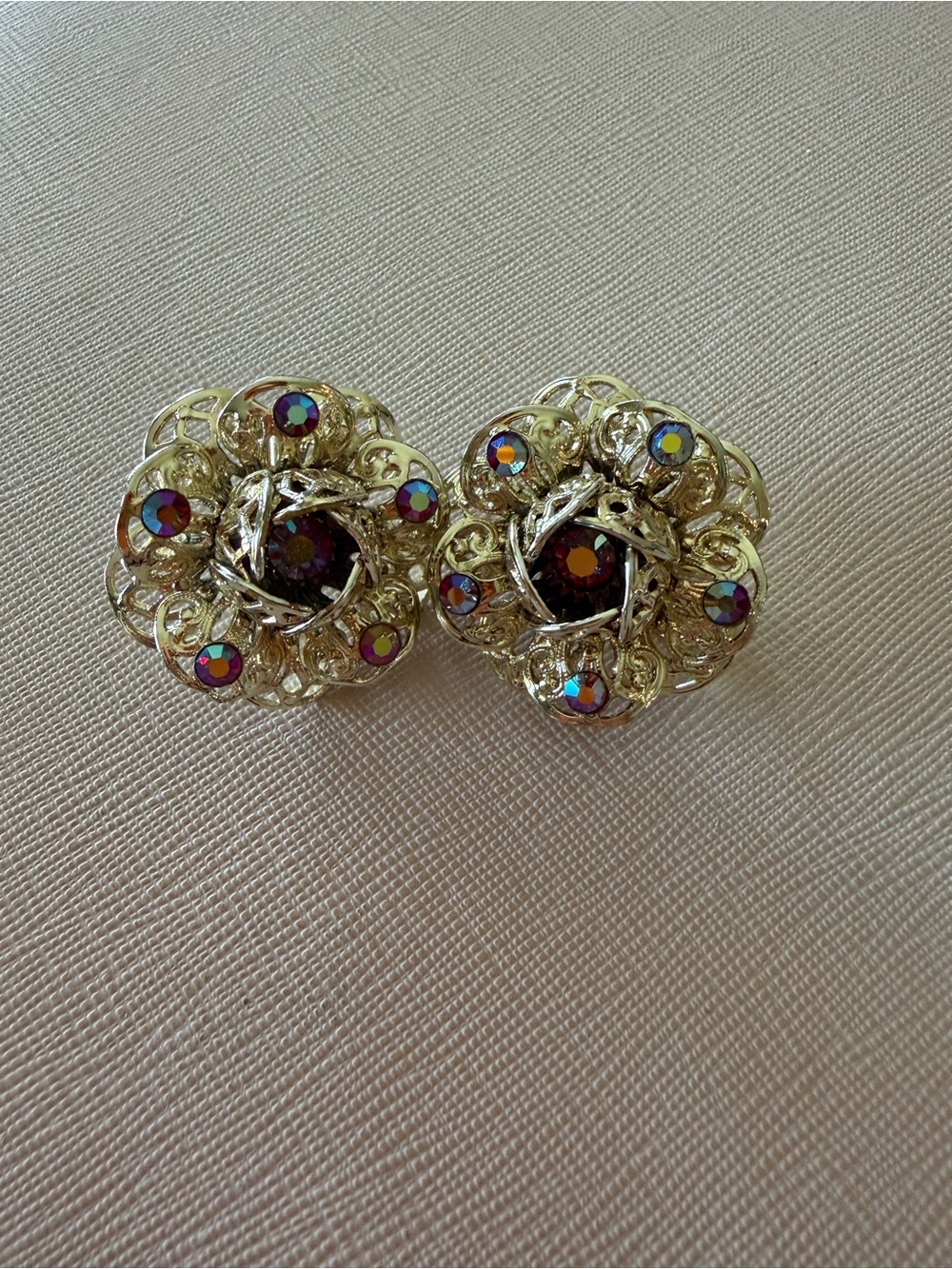 Vintage MCM 1960s Sarah Coventry Gold-Tone Fashion Flower clip on Earrings